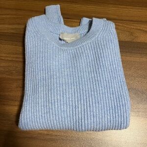 Everlane women’s Light Blue 100% cashmere Sweater